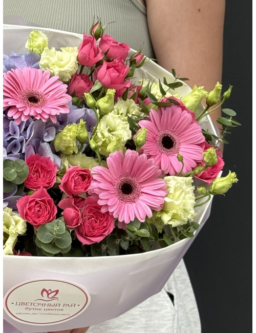Купить Букет сборный Бал цветов гортензия герберы кустовая роза эустома по низким ценам в Уссурийске, заказ доставки цветов | Цветочный Рай
