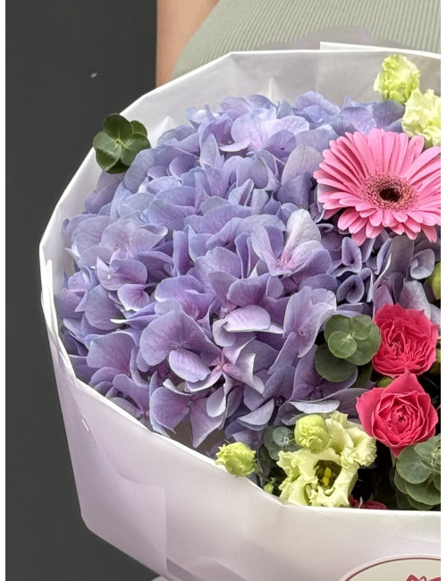 Купить Букет сборный Бал цветов гортензия герберы кустовая роза эустома по низким ценам в Уссурийске, заказ доставки цветов | Цветочный Рай