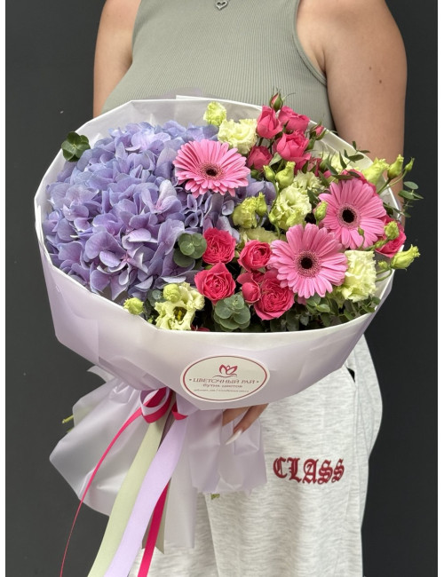 Купить Букет сборный Бал цветов гортензия герберы кустовая роза эустома по низким ценам в Уссурийске, заказ доставки цветов | Цветочный Рай