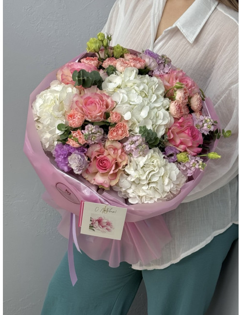 Купить Букет Воздушный поцелуй гортензия,французская роза, эустома,кустовая роза по низким ценам в Уссурийске, заказ доставки цветов | Цветочный Рай