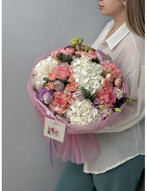 Купить Букет Воздушный поцелуй гортензия,французская роза, эустома,кустовая роза по низким ценам в Уссурийске, заказ доставки цветов | Цветочный Рай