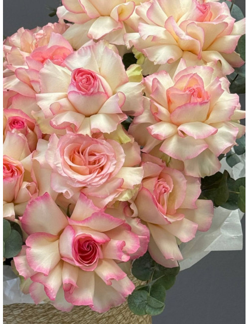 Купить Французские розы и сет сердец по низким ценам в Уссурийске, заказ доставки цветов | Цветочный Рай