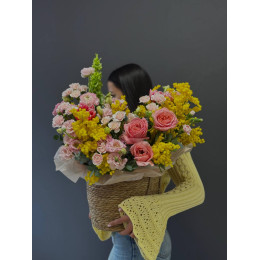 Композиция в корзине Весенняя