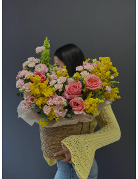 Композиция в корзине Весенняя