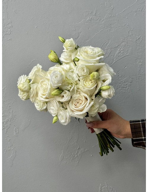 Купить Свадебный букет Снежная вуаль пионовидная роза,эустома,гортензия по низким ценам в Уссурийске, заказ доставки цветов | Цветочный Рай