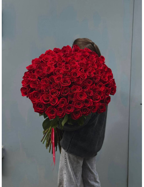 Купить Букет Червонная Королева, 101 роза по низким ценам в Уссурийске, заказ доставки цветов | Цветочный Рай