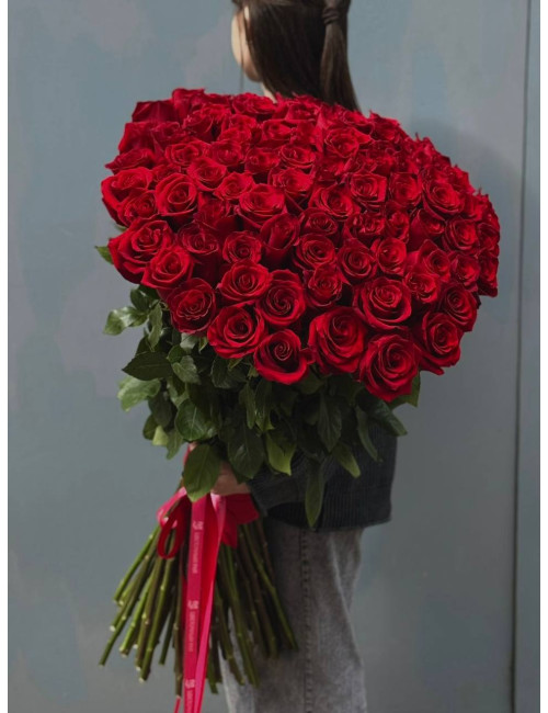 Купить Букет Червонная Королева, 101 роза по низким ценам в Уссурийске, заказ доставки цветов | Цветочный Рай