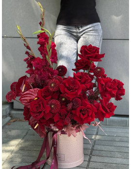 Композиция в коробке Алая Королева