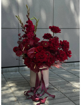 Композиция в коробке Алая Королева