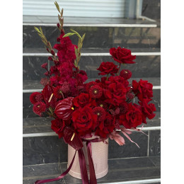 Композиция в коробке Алая Королева