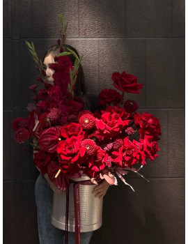 Композиция в коробке Алая Королева