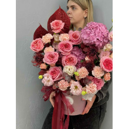 Композиция в коробке Стрела Купидона