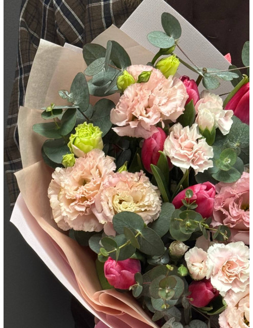 Купить Букет с тюльпанами 8 Марта по низким ценам в Уссурийске, заказ доставки цветов | Цветочный Рай