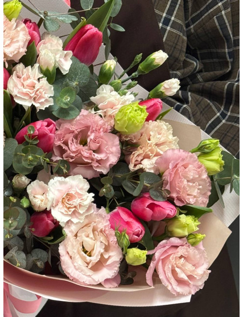 Купить Букет с тюльпанами 8 Марта по низким ценам в Уссурийске, заказ доставки цветов | Цветочный Рай