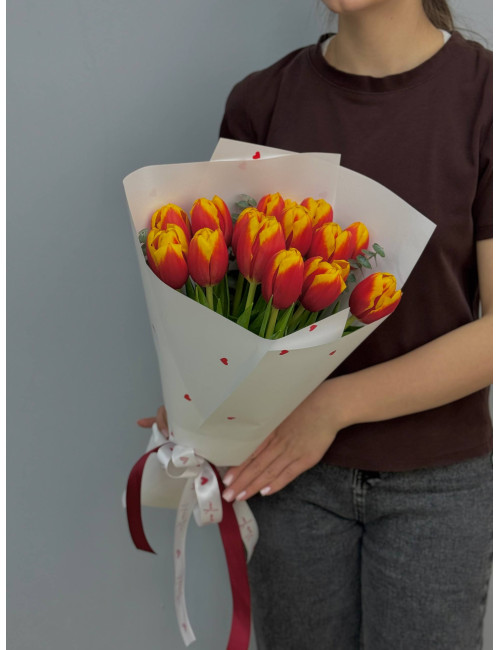 Купить 15 тюльпанов по низким ценам в Уссурийске, заказ доставки цветов | Цветочный Рай