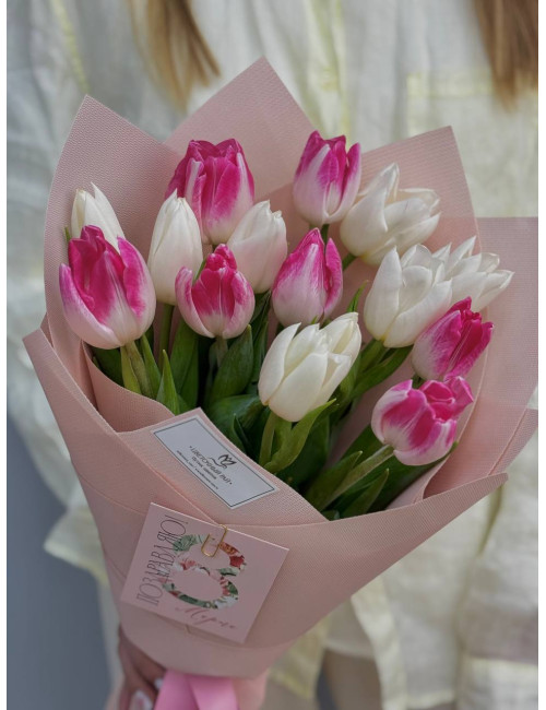 Купить 15 тюльпанов по низким ценам в Уссурийске, заказ доставки цветов | Цветочный Рай