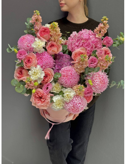 Купить Композиция в коробке Розовый Фламинго по низким ценам в Уссурийске, заказ доставки цветов | Цветочный Рай