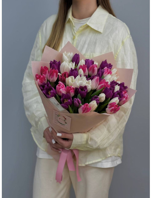 Купить 51 тюльпан по низким ценам в Уссурийске, заказ доставки цветов | Цветочный Рай