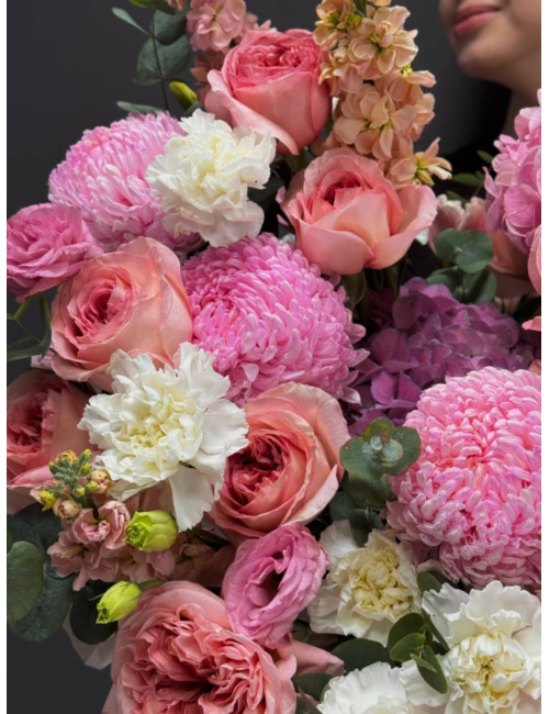 Купить Композиция в коробке Розовый Фламинго по низким ценам в Уссурийске, заказ доставки цветов | Цветочный Рай