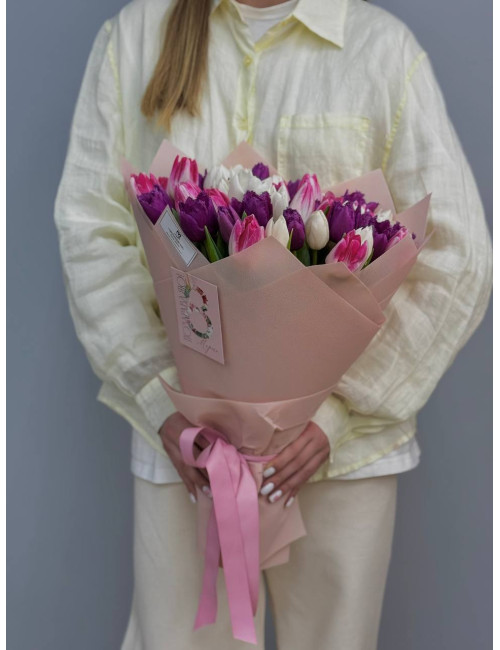 Купить 51 тюльпан по низким ценам в Уссурийске, заказ доставки цветов | Цветочный Рай